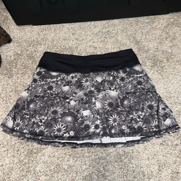 Lululemon Run: Pace Setter Skirt 4wayStretch Flowabunga Black Angel Wing Size 2 - Picture 8 of 13